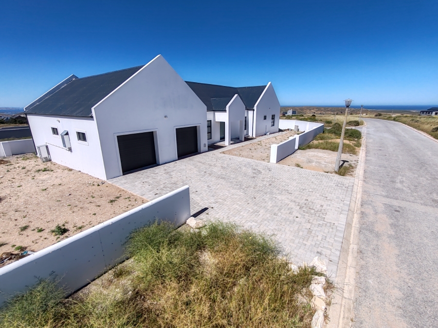 4 Bedroom Property for Sale in Hoogland Western Cape